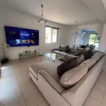 Villa Dene Hollow *