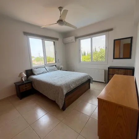 Dene Hollow Villa Pyla