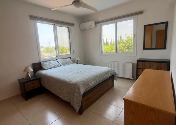 Dene Hollow Villa Pyla